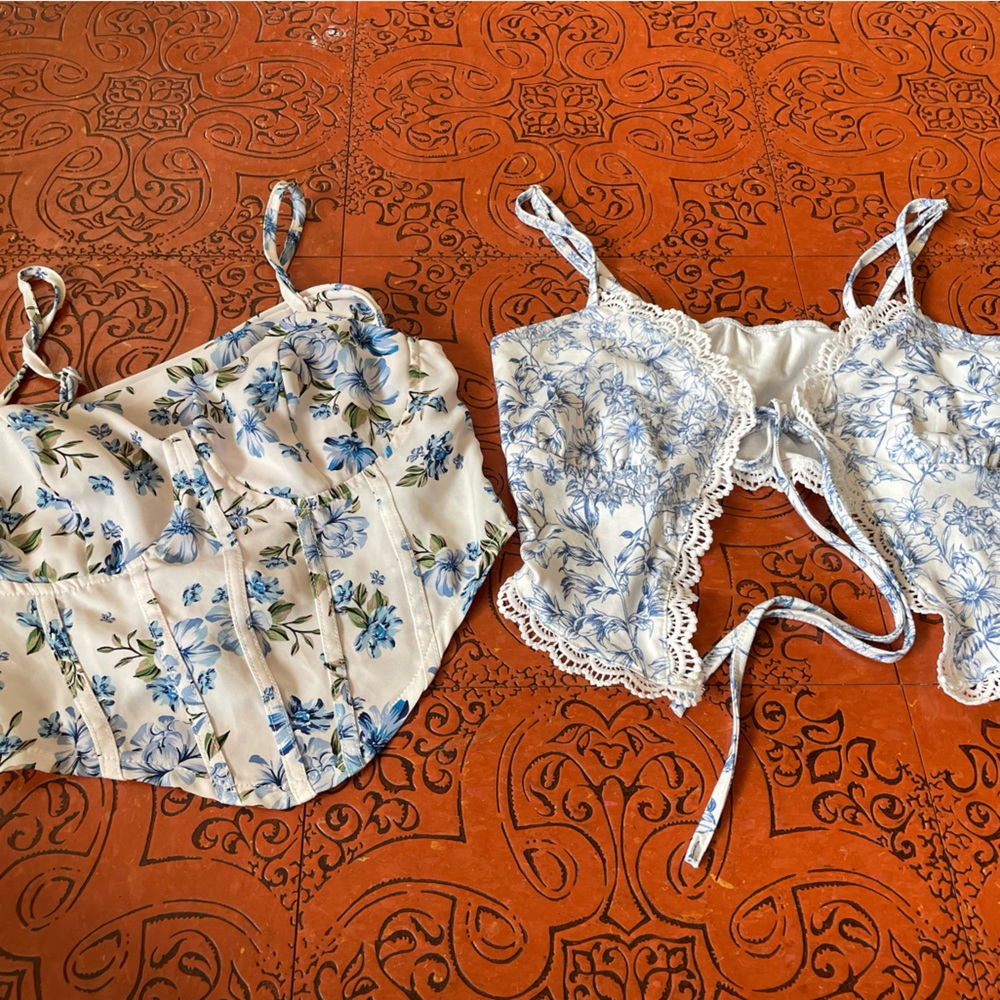 SHEIN White Floral Lace Trim Camisole Tops in Blue XS